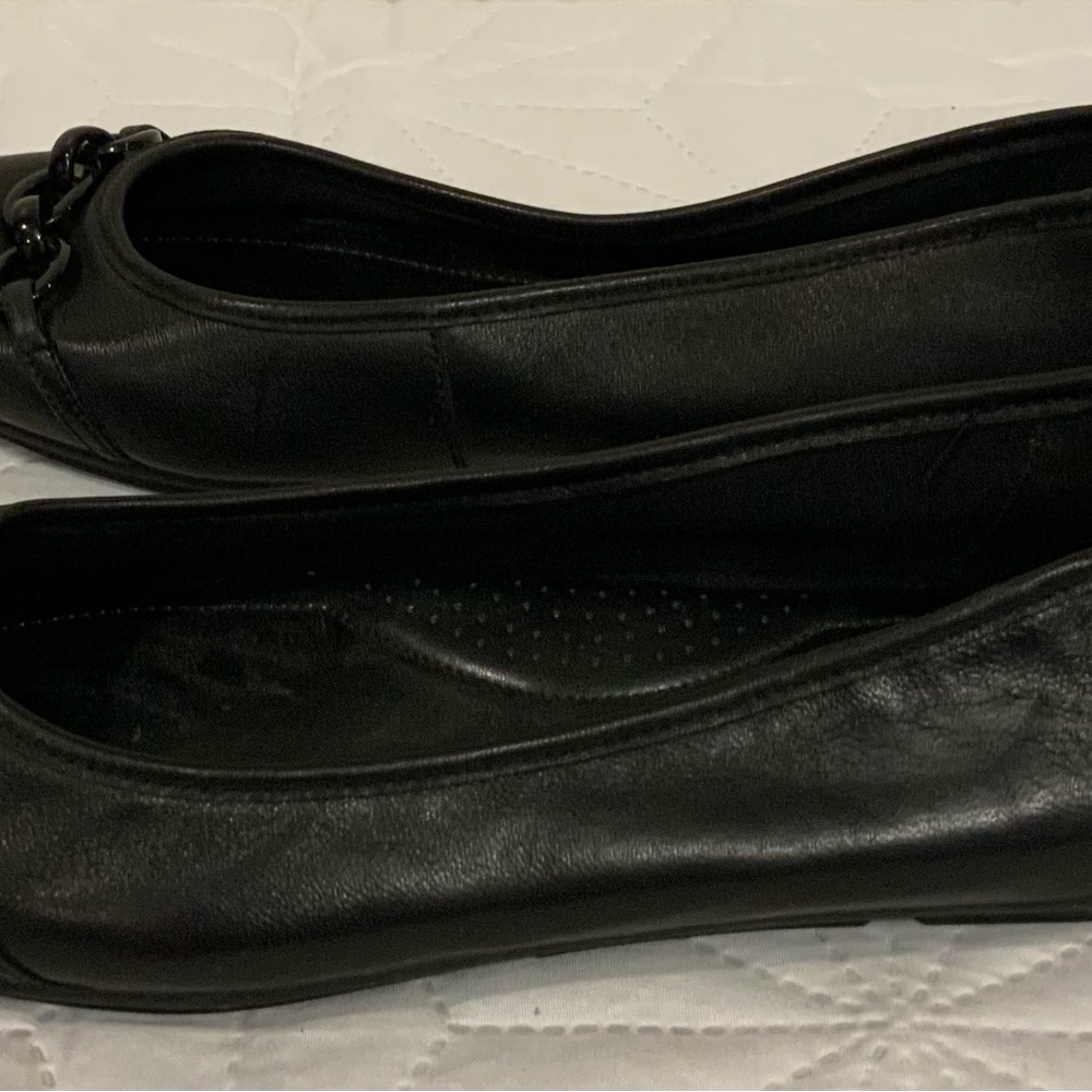 Easy Spirit Black Leather Chain Accent Comfort Flats - Picture 3 of 5
